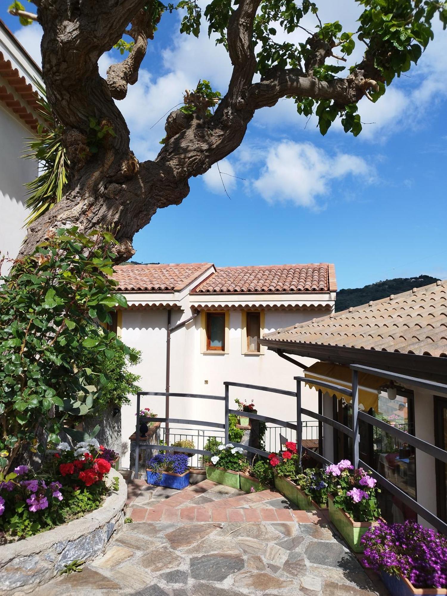 Hotel Borgo San Francesco Gioiosa Marea Zewnętrze zdjęcie