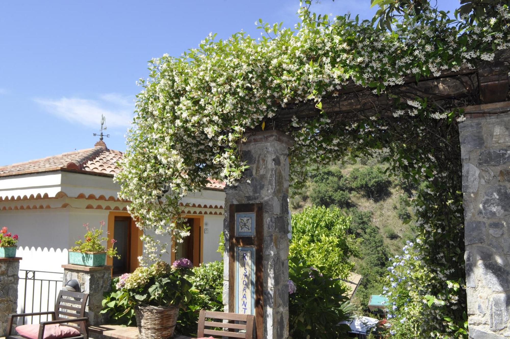 Hotel Borgo San Francesco Gioiosa Marea Zewnętrze zdjęcie